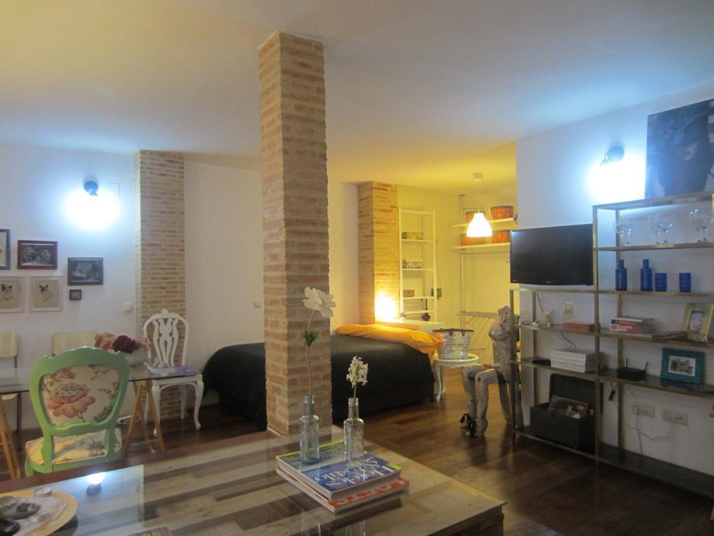 Ferienwohnung Living Valencia Studio Serranos Zimmer foto